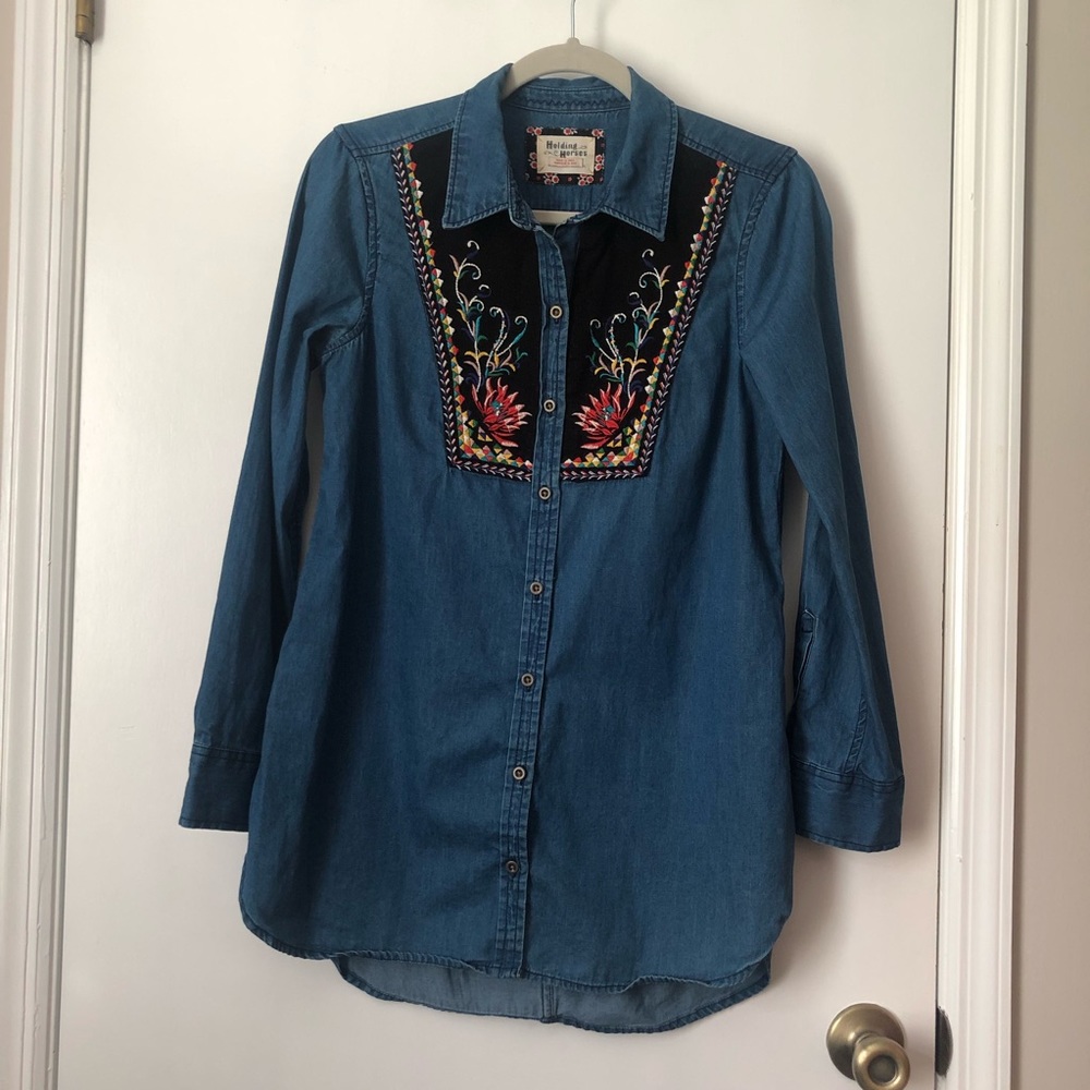Holding Horses Anthropologie Embroidered Denim Shirt/Top Size 4